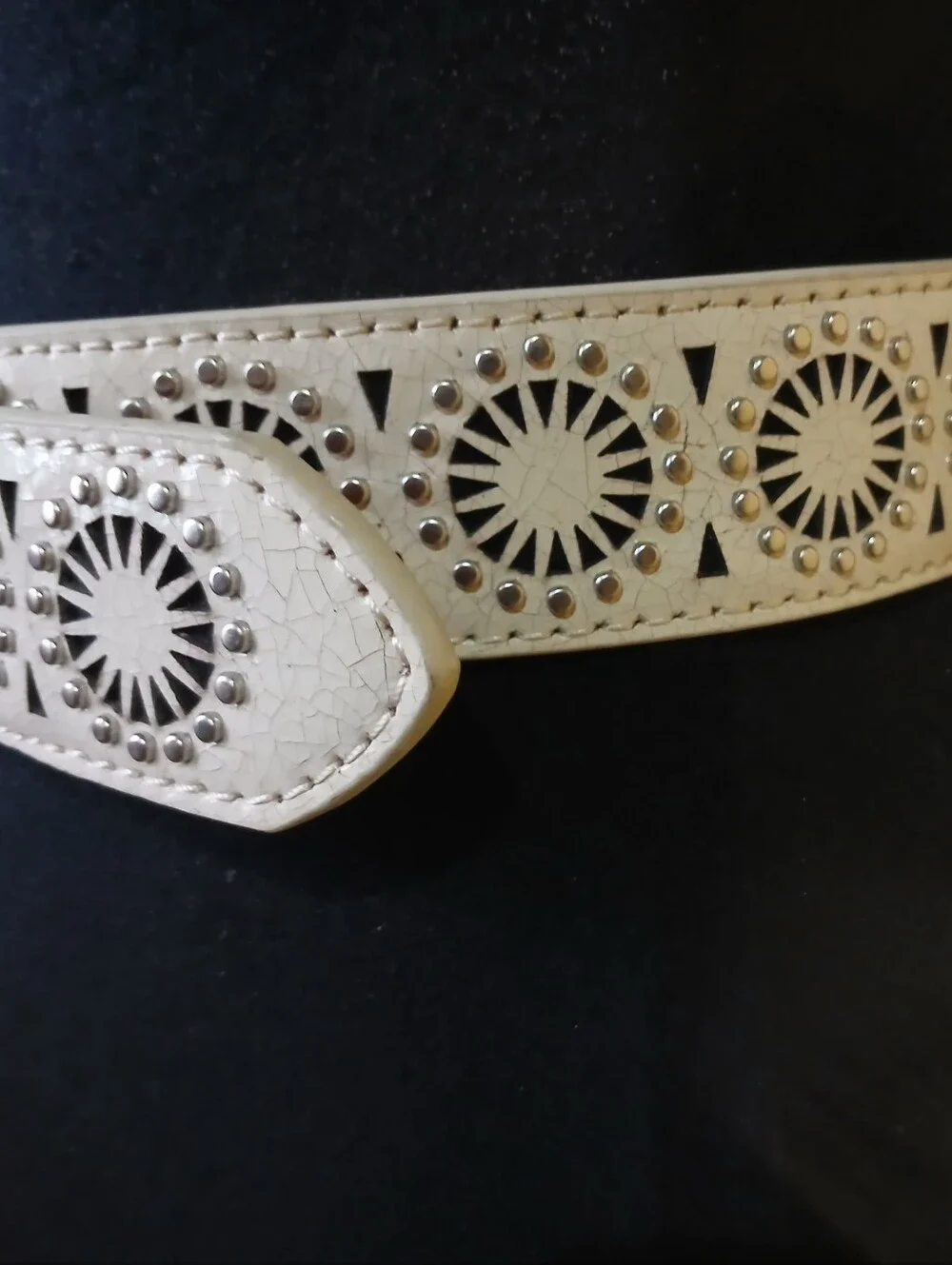 Ariat Cream Leather Laser-Cut Belt with Silver Tooled Buckle